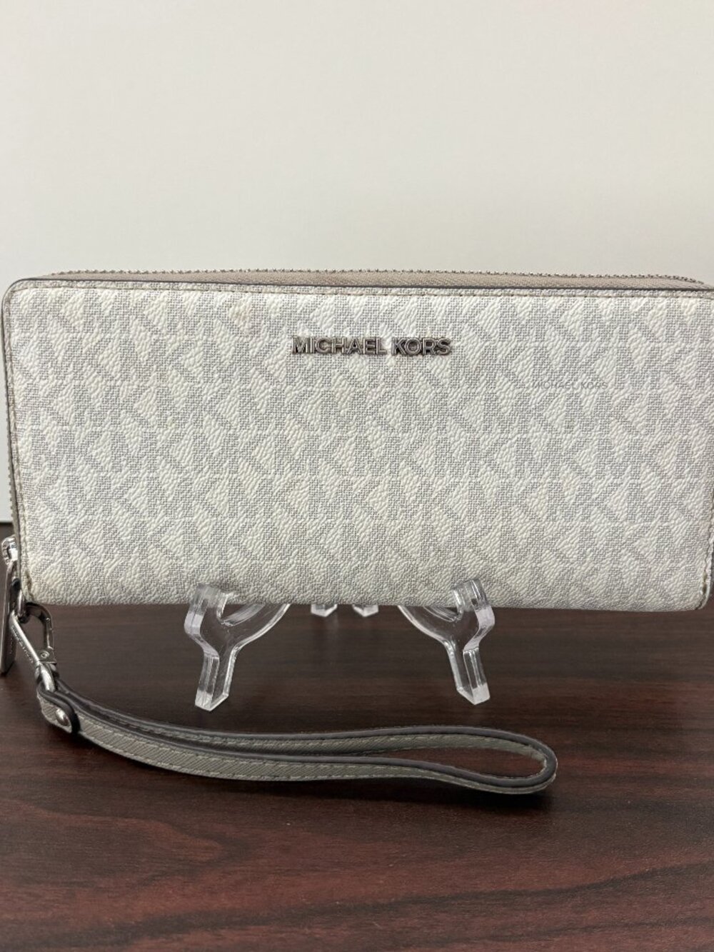 Michael Kors Jet Set Travel Continental Wallet Wristlet White Grey Preppy Chic